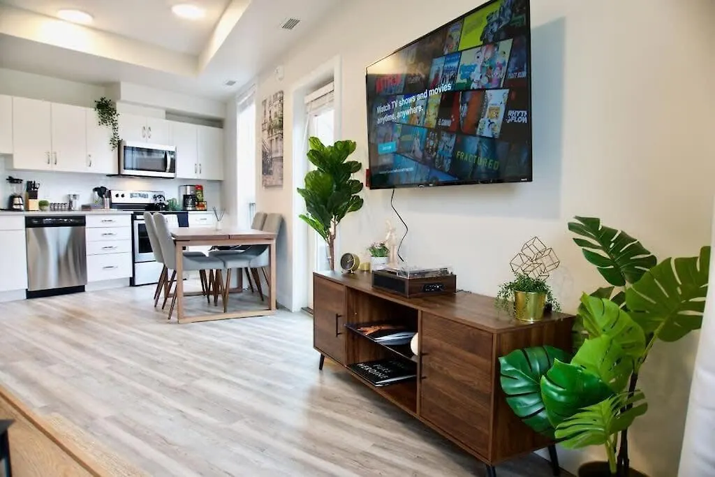 Gorgeous Modern 2Bd Condo Heart Of Wpg Coffee Location Vinnipeg Tatil Evi